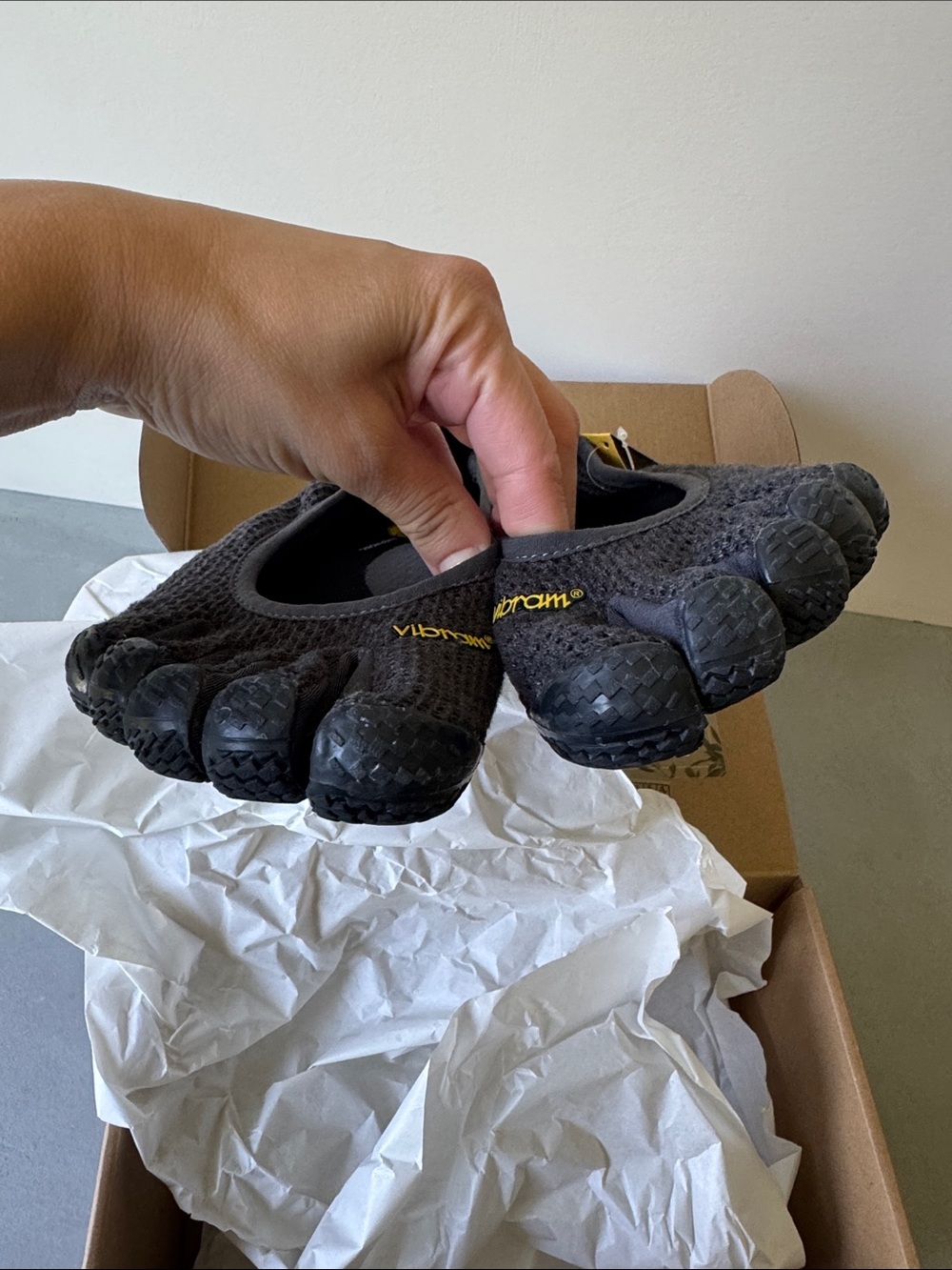 nwt nib vibram vi-b eco five fingers eu 42 men’s 9-9.5 charcoal/black - Picture 3 of 6